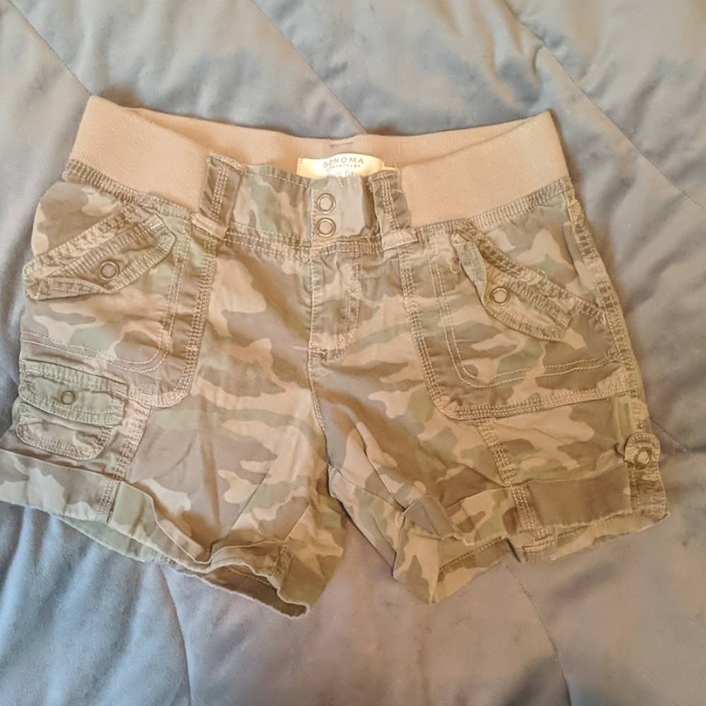 SONOMA Camo Utility Shorts Size 4 EUC